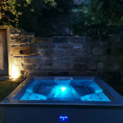 LED beleuchteter Whirlpool | SPA Natural